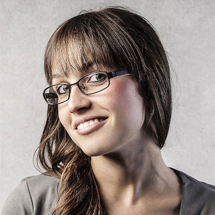 Woman wearing glasses- wiz wordpress theme